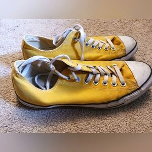 Low Top Yellow Converse